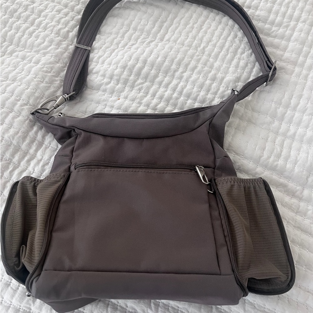 Travelon Anti-Theft Classic Messenger Bag - Picture 5 of 5